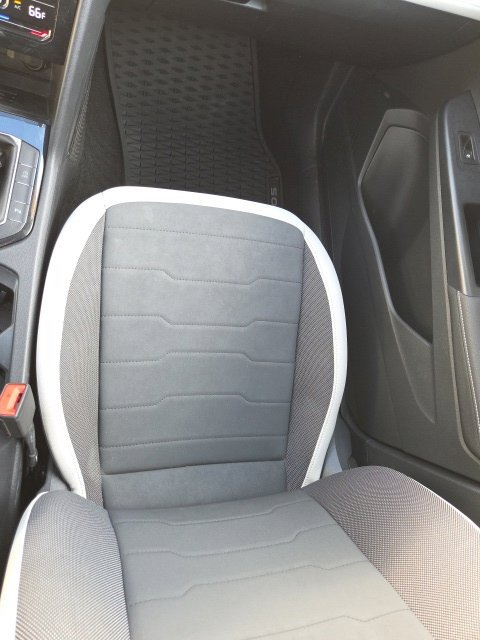 Used 2025 Volkswagen Taos SE AWD/4WD image 18