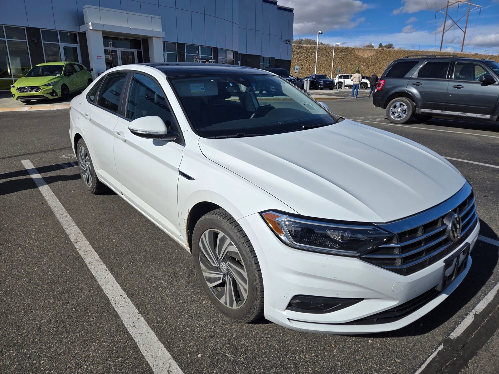 Used 2020 Volkswagen Jetta SEL Premium image 2