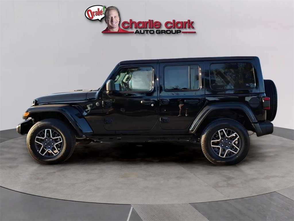 Used 2025 Jeep Wrangler Sahara image 2