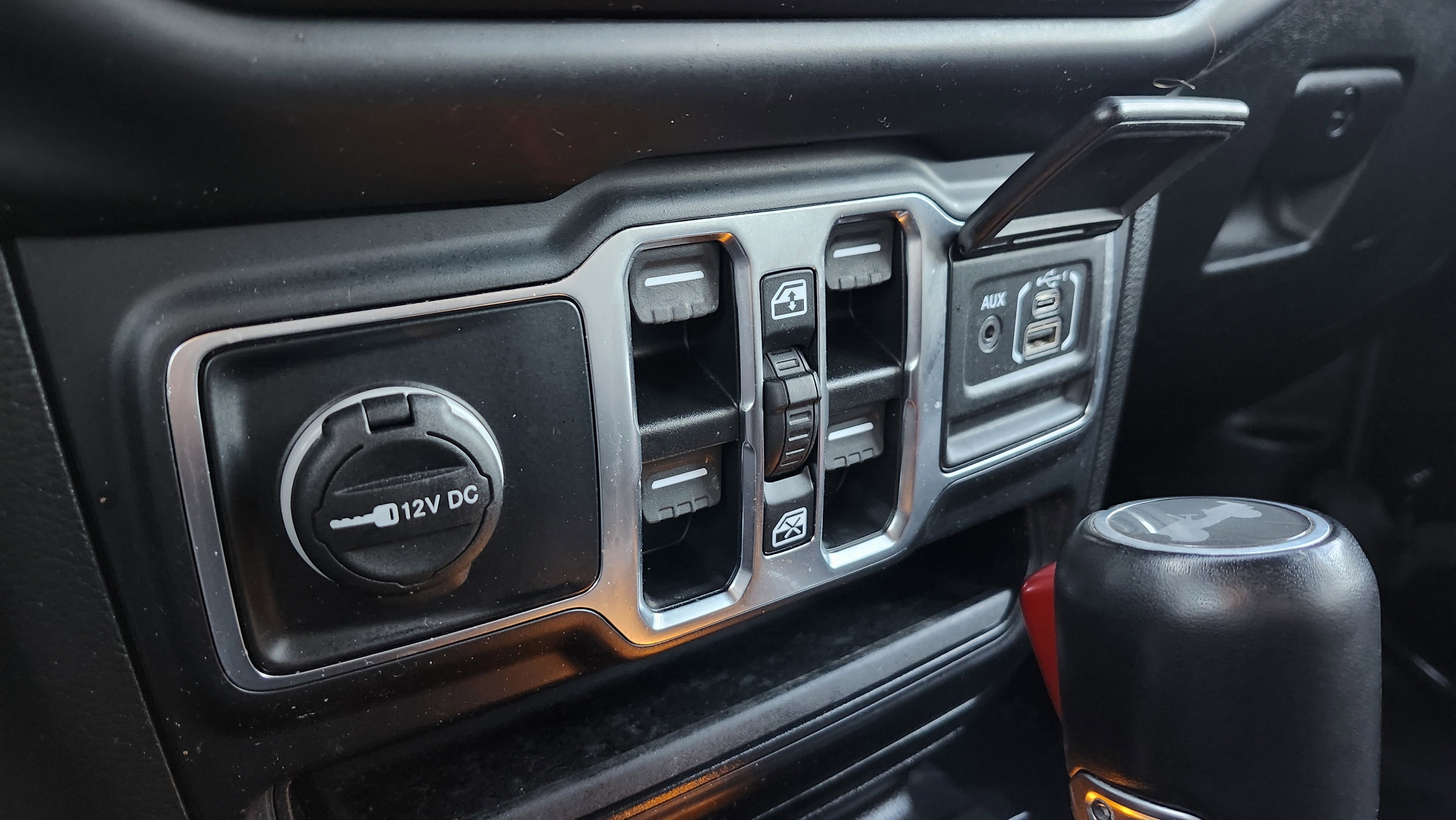 Used 2022 Jeep Wrangler Unlimited Sahara w/ Cold Weather Group image 33