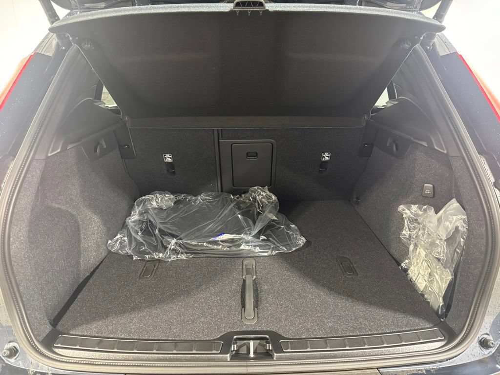 New 2026 Volvo XC40 B5 Plus w/ Climate Package AWD/4WD image 29