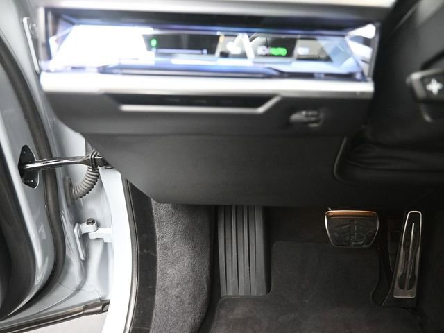 Used 2025 BMW 740i image 16