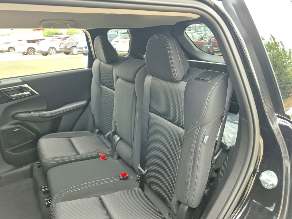 New 2026 Mitsubishi Outlander ES image 21