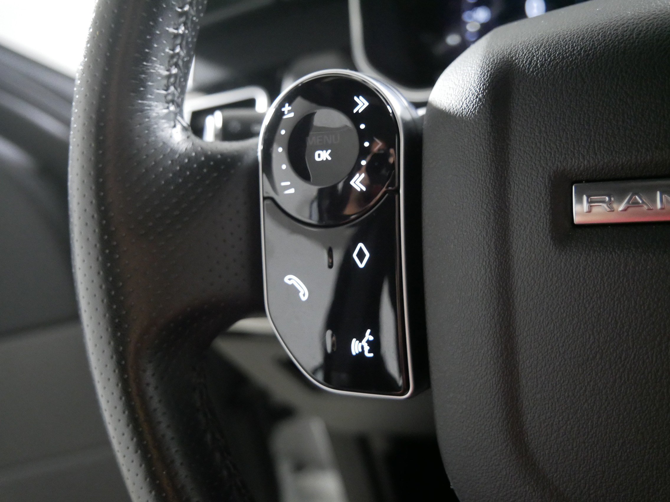 Used 2019 Land Rover Range Rover Sport HSE AWD/4WD image 27