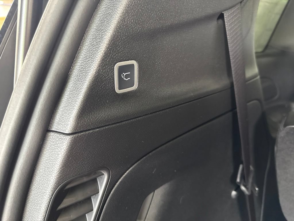 Used 2026 Chrysler Pacifica Select FWD image 16