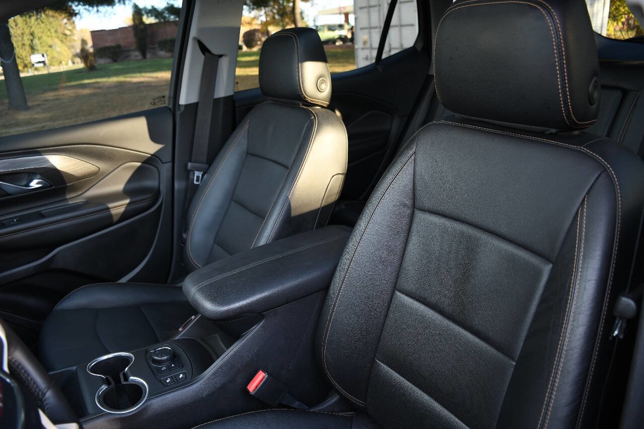 Used 2021 GMC Terrain SLT w/ Elevation Edition image 12