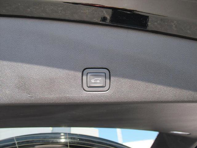 Used 2025 Cadillac XT6 Premium Luxury image 32