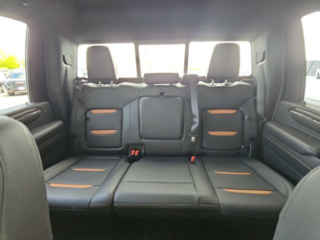 Used 2024 GMC Sierra 2500 AT4 w/ Technology Package AWD/4WD image 26