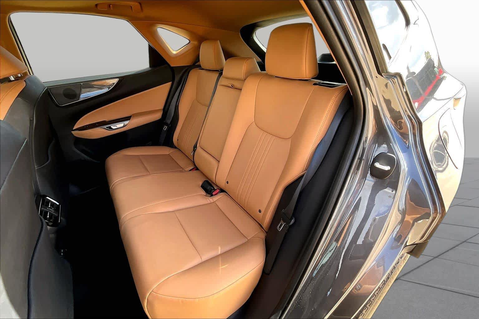 Used 2025 Lexus NX 250 FWD w/ Accessory Package (2T) image 21