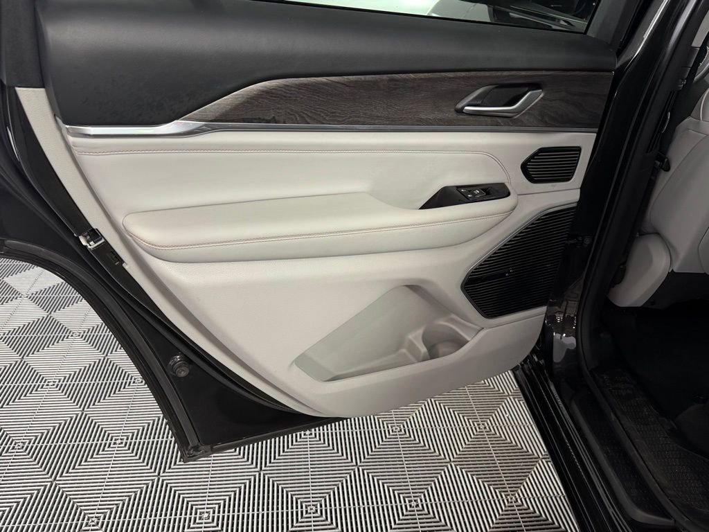 Certified 2023 Jeep Grand Cherokee L Overland w/ Rear Seat Video Group I AWD/4WD image 28