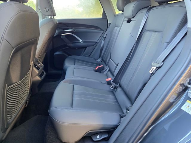 Used 2025 Audi Q5 Premium w/ Convenience Package image 11