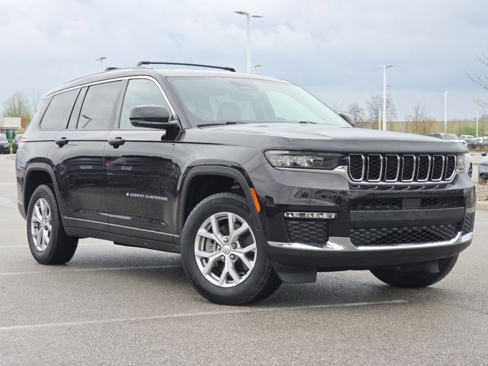 Used 2022 Jeep Grand Cherokee L Limited AWD/4WD image 2