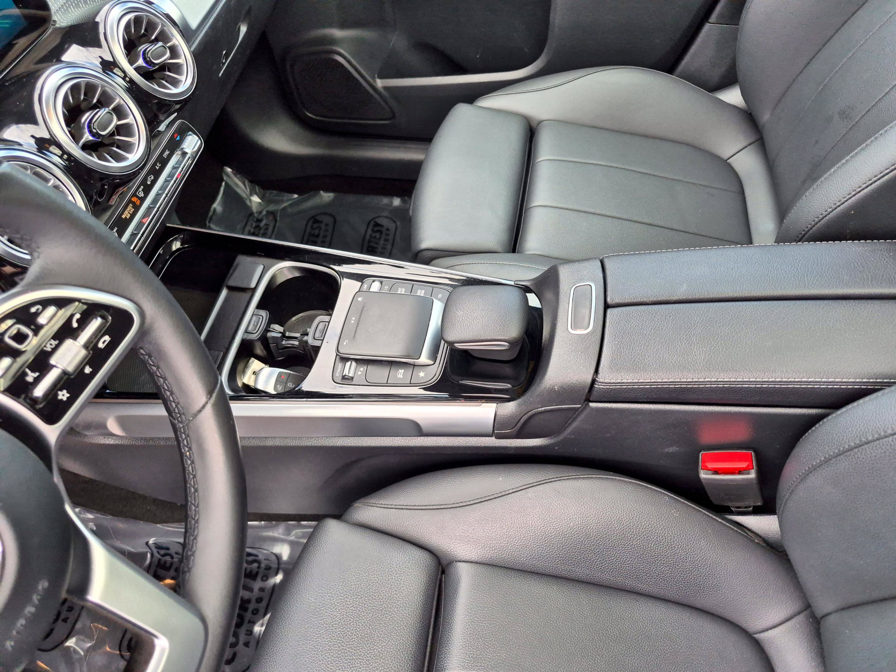 Used 2023 Mercedes-Benz GLB 250 image 24
