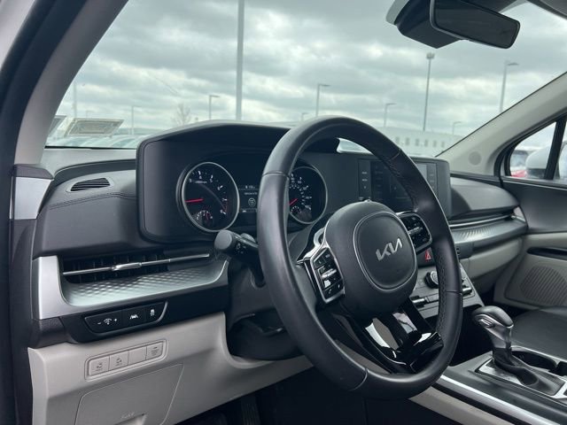 Used 2024 Kia Carnival LX FWD image 11