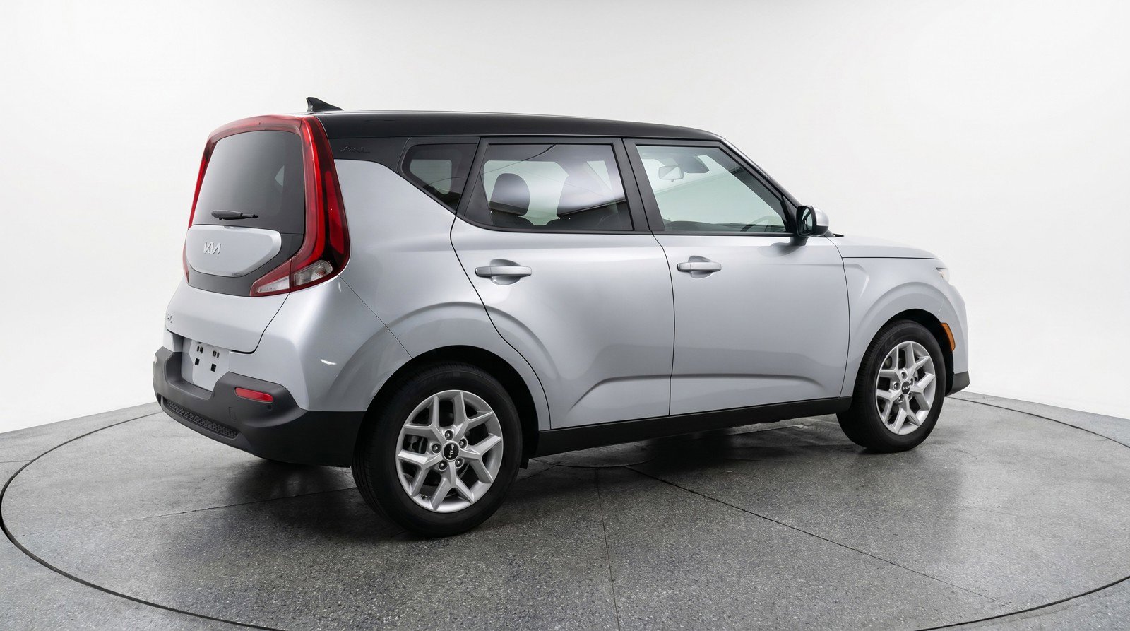 Used 2025 Kia Soul LX w/ LX Technology Package FWD image 9