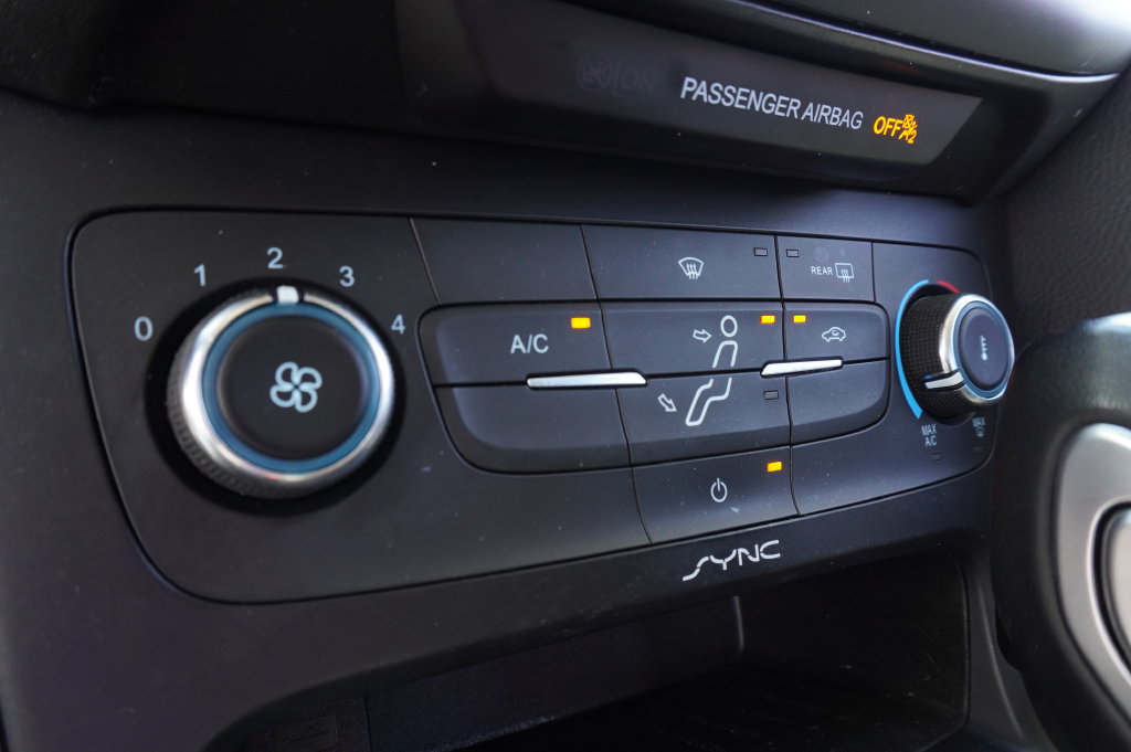 Used 2015 Ford Focus SE w/ Reverse Sensing Package FWD image 26