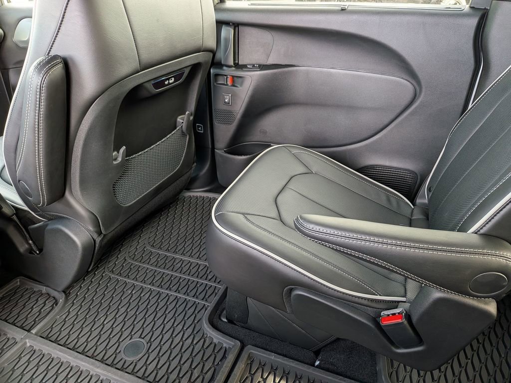 New 2026 Chrysler Pacifica Limited image 29