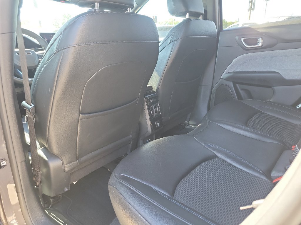 Used 2024 Jeep Compass Latitude AWD/4WD image 12