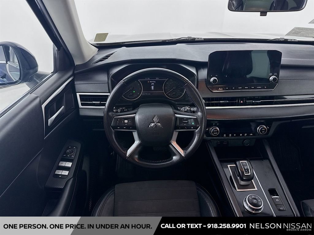 Used 2023 Mitsubishi Outlander SE Black Edition image 22