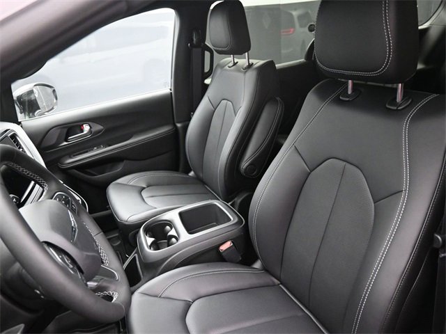 New 2026 Chrysler Pacifica Select image 12