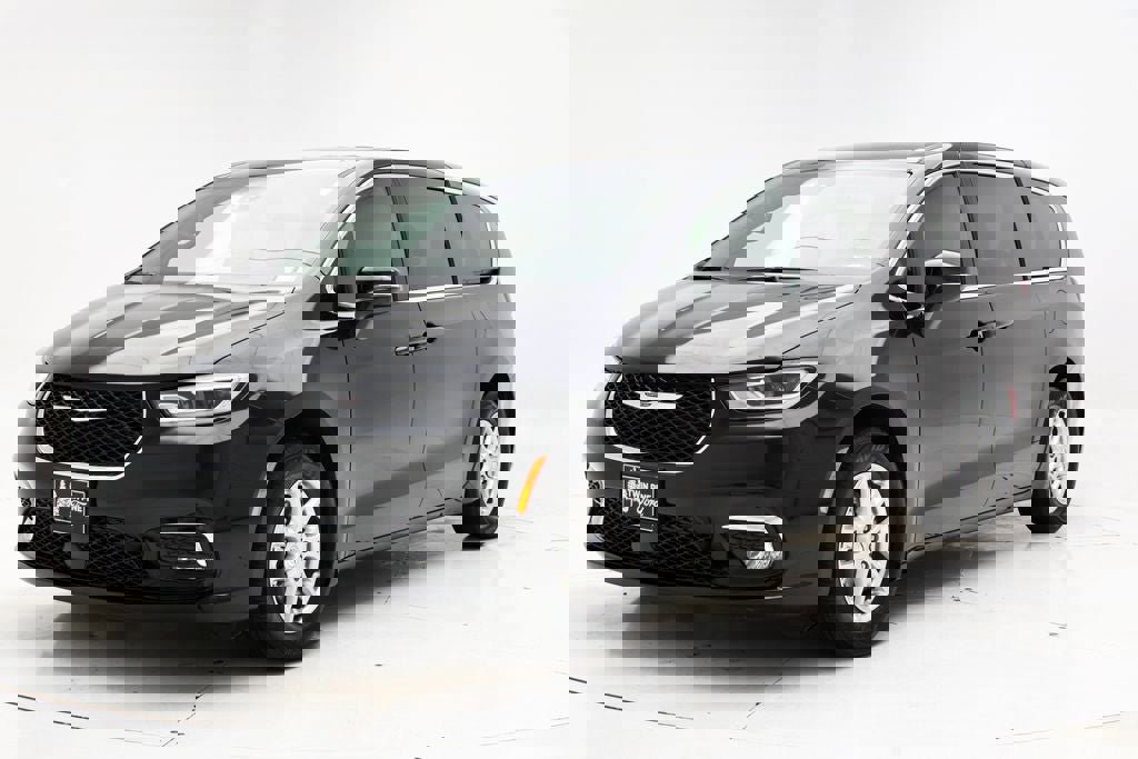 Used 2025 Chrysler Pacifica Select video 2