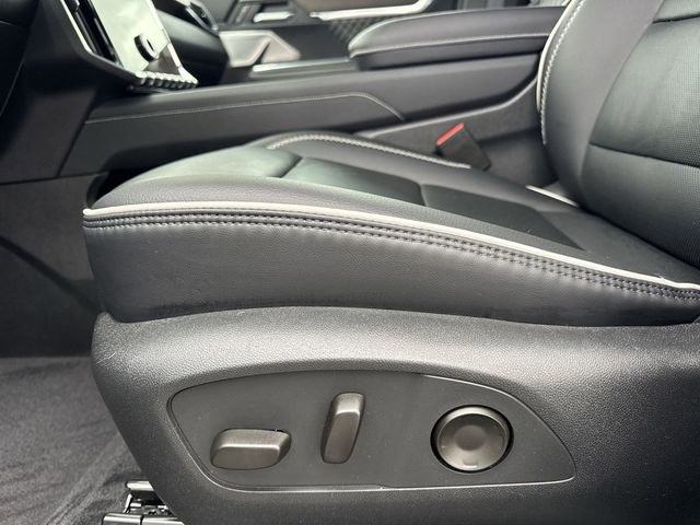 Used 2025 GMC Acadia Denali w/ Super Cruise Package image 13