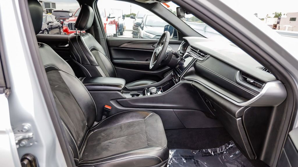 Used 2024 Jeep Grand Cherokee Altitude image 20