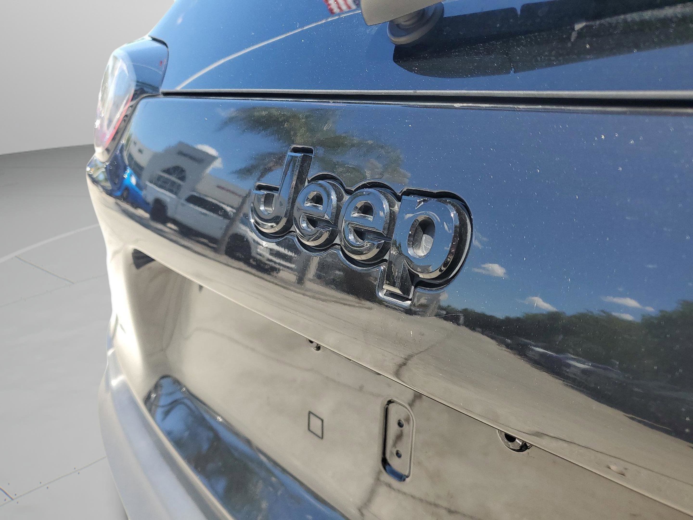 Used 2022 Jeep Cherokee Latitude AWD/4WD image 30