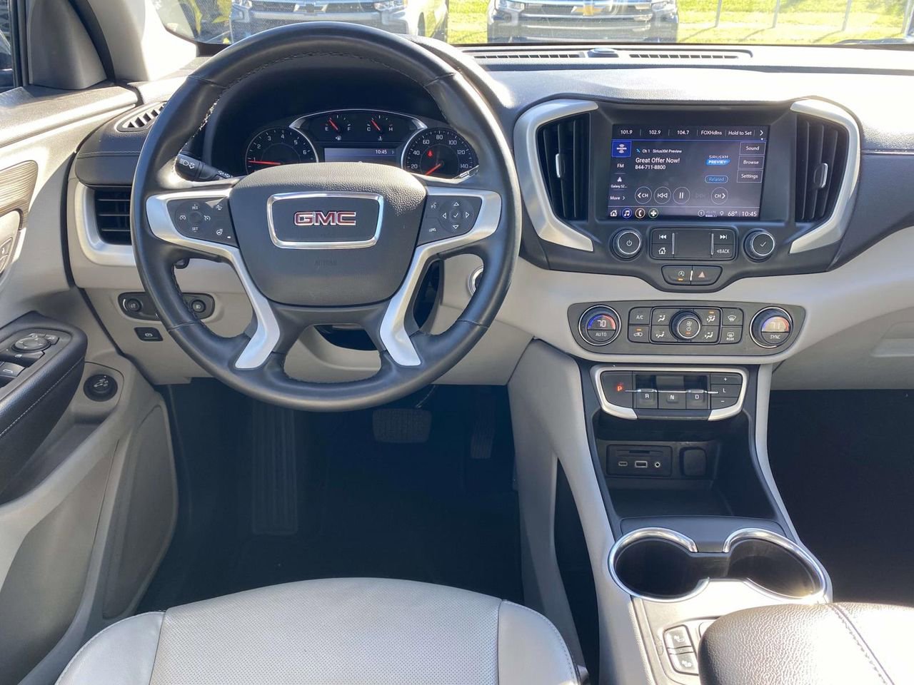 Used 2023 GMC Terrain SLT image 9