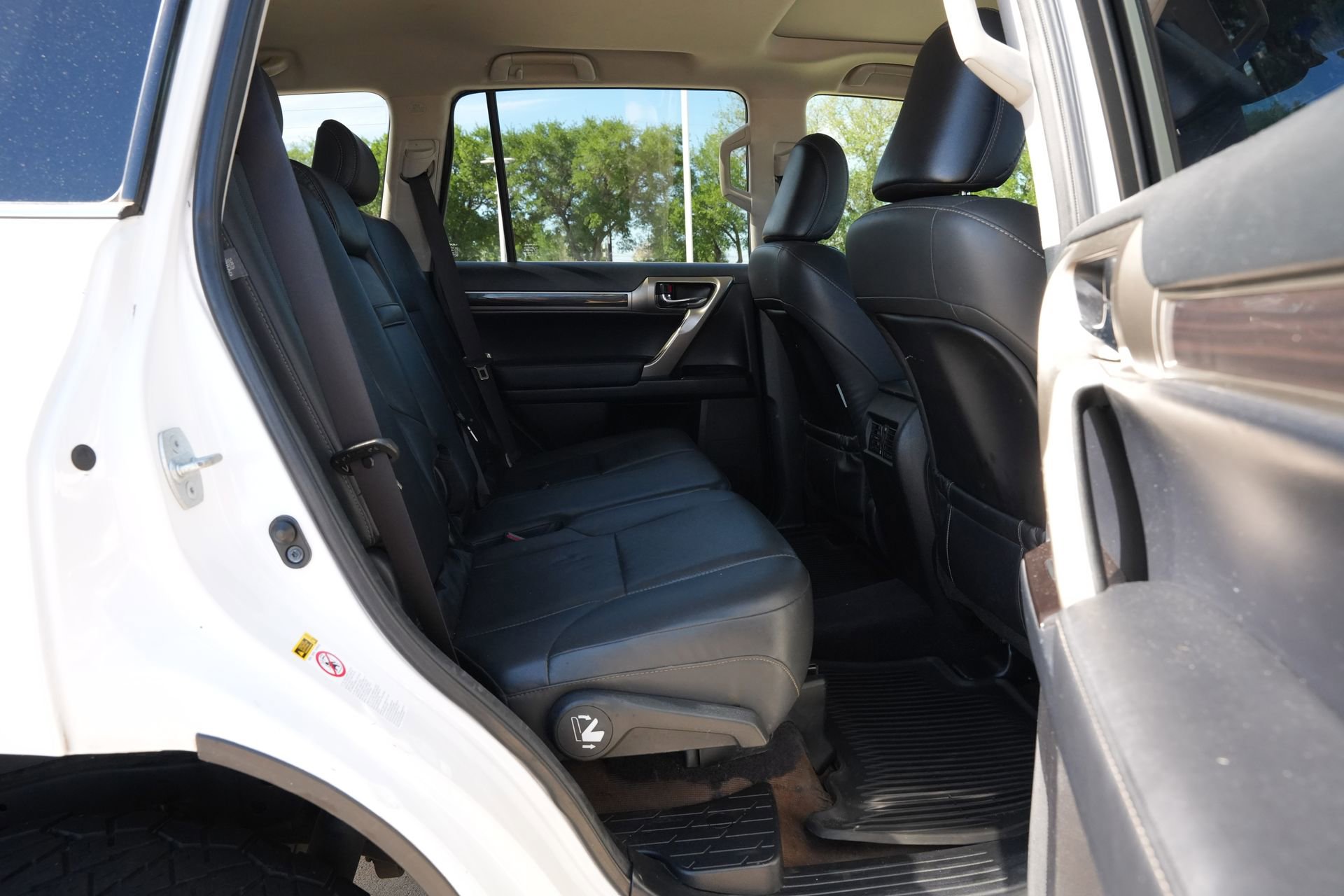 Used 2014 Lexus GX 460 image 24
