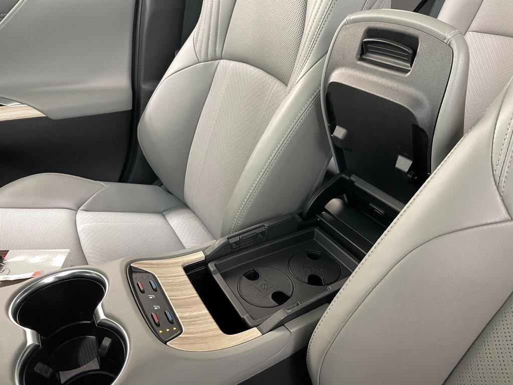 Used 2024 Toyota Venza Limited image 37