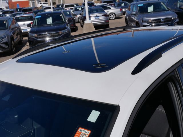 Certified 2023 Volkswagen Tiguan SE R-Line image 11