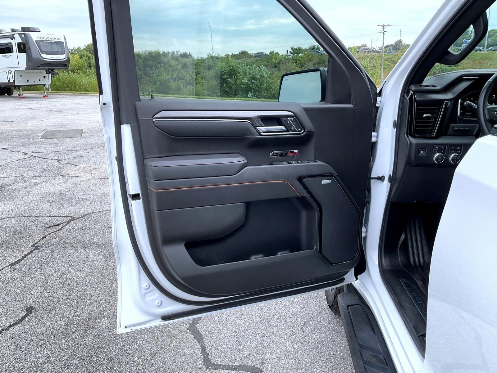 Certified 2025 GMC Sierra 1500 AT4 w/ AT4 Premium Package AWD/4WD image 9