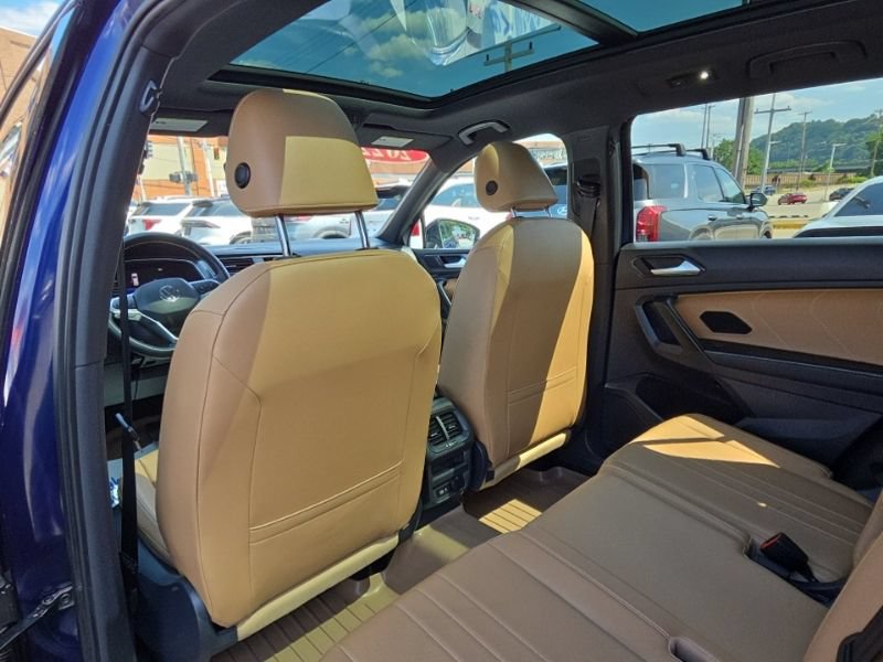 Used 2022 Volkswagen Tiguan SE w/ Panoramic Sunroof Package AWD/4WD image 19