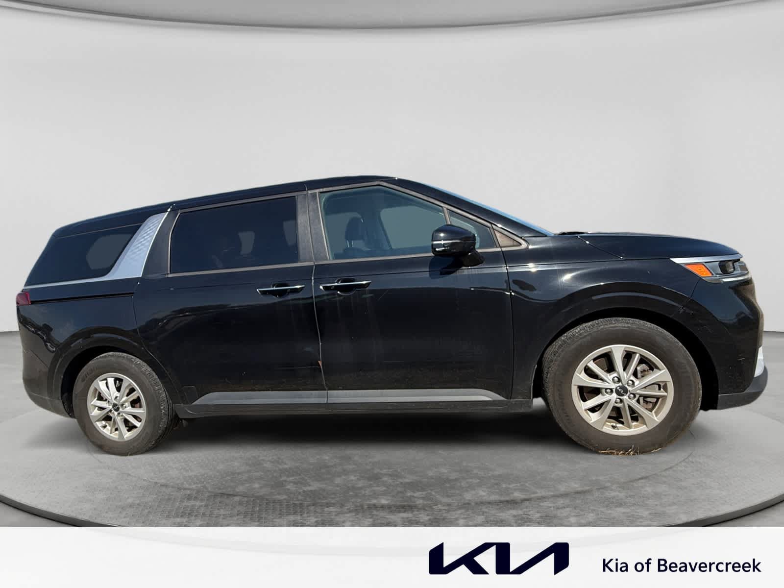 Used 2023 Kia Carnival LX FWD image 4