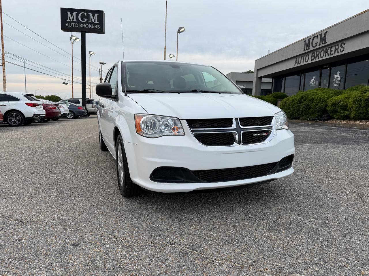 Used 2020 Dodge Grand Caravan SE FWD image 4