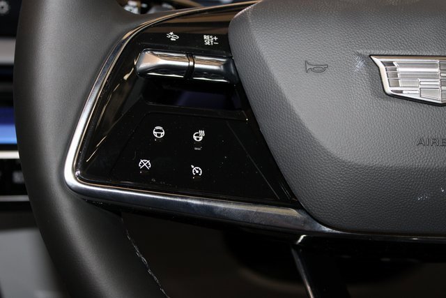 New 2025 Cadillac Optiq Sport 1 w/ LPO, ONYX Package image 25