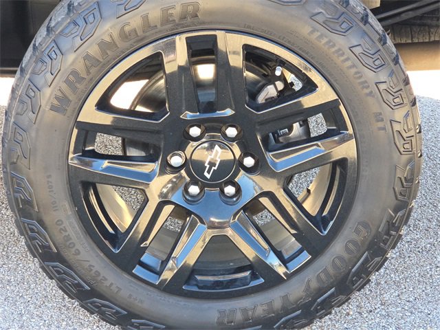 Used 2024 Chevrolet Silverado 1500 Custom Trail Boss w/ LPO, Dark Essentials Package image 9