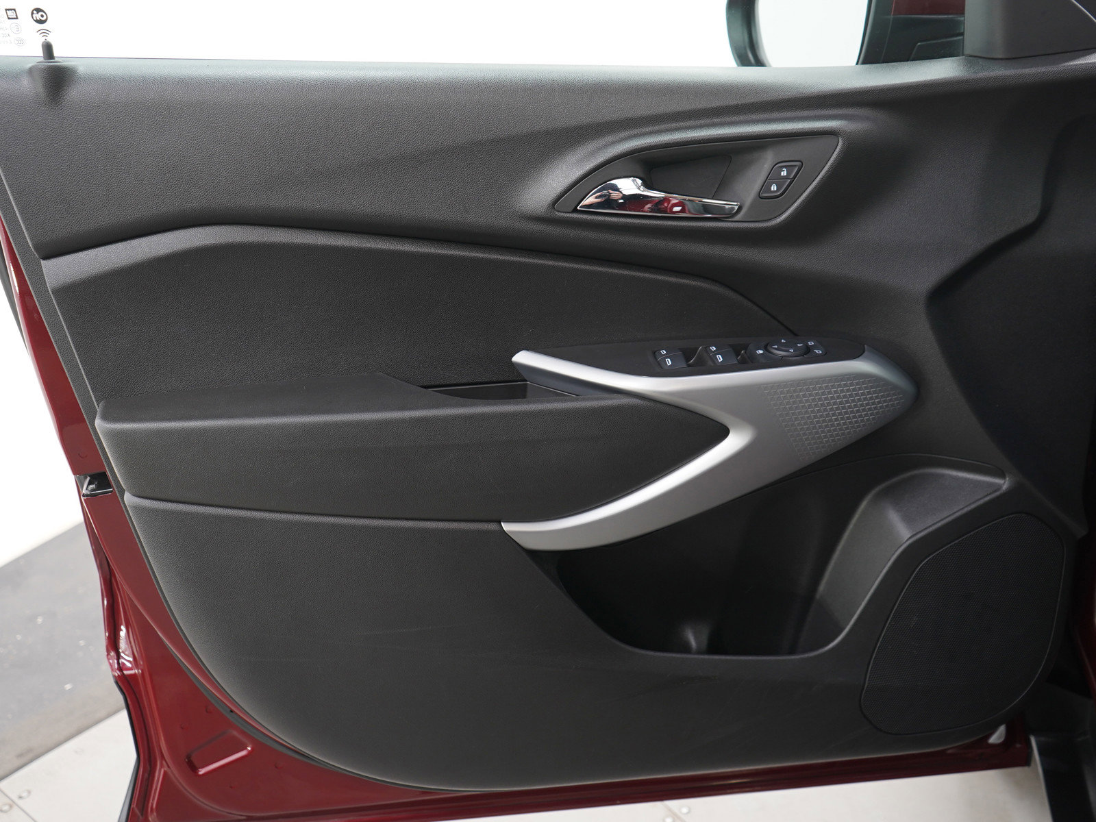 Used 2024 Chevrolet Trax LS w/ LS Convenience Package image 19