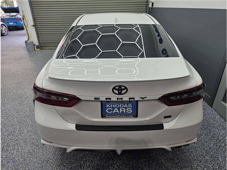 Used 2024 Toyota Camry SE FWD image 4