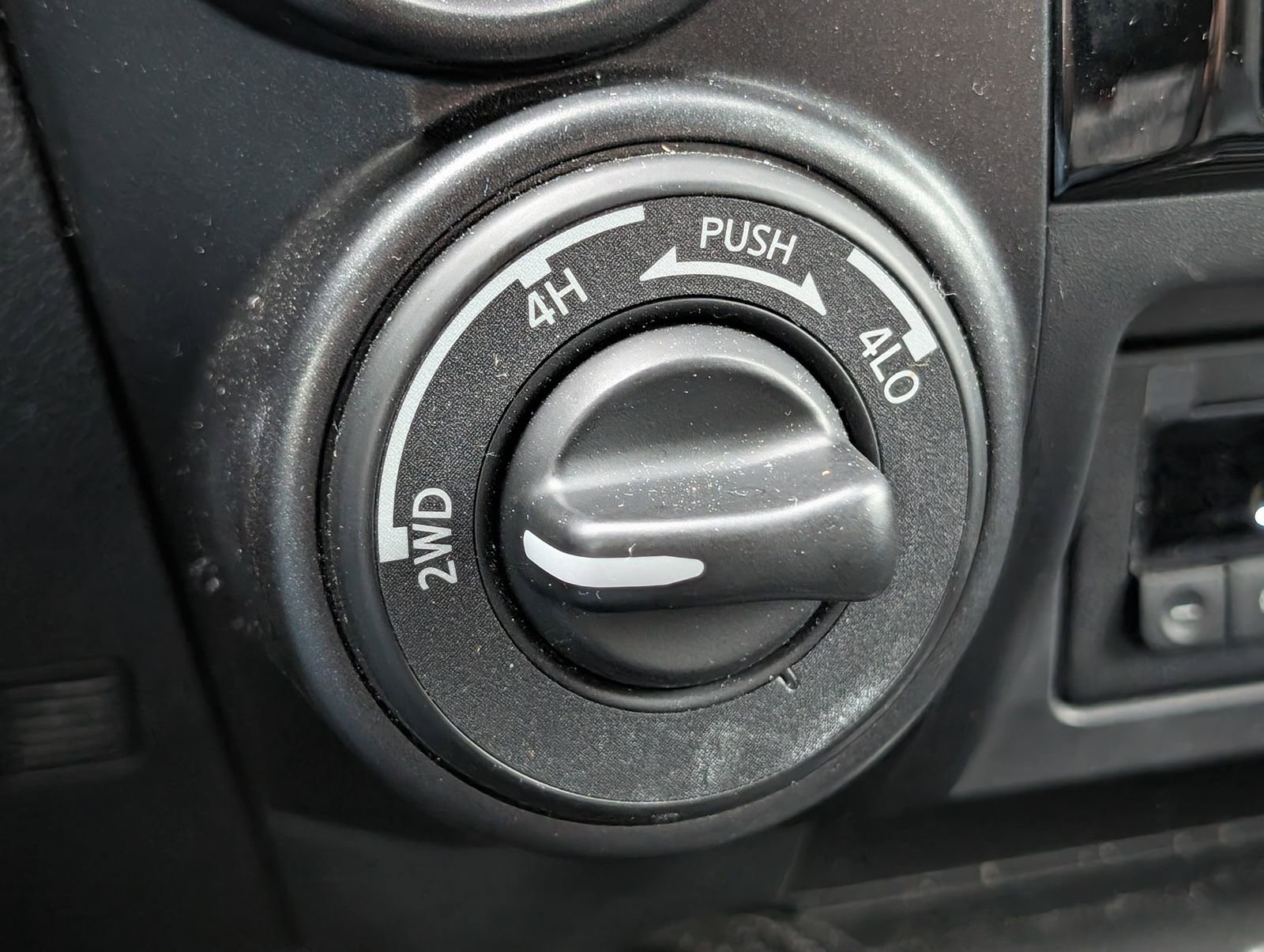 Used 2021 Nissan Titan PRO-4X w/ Pro-4x Convenience Package AWD/4WD image 12
