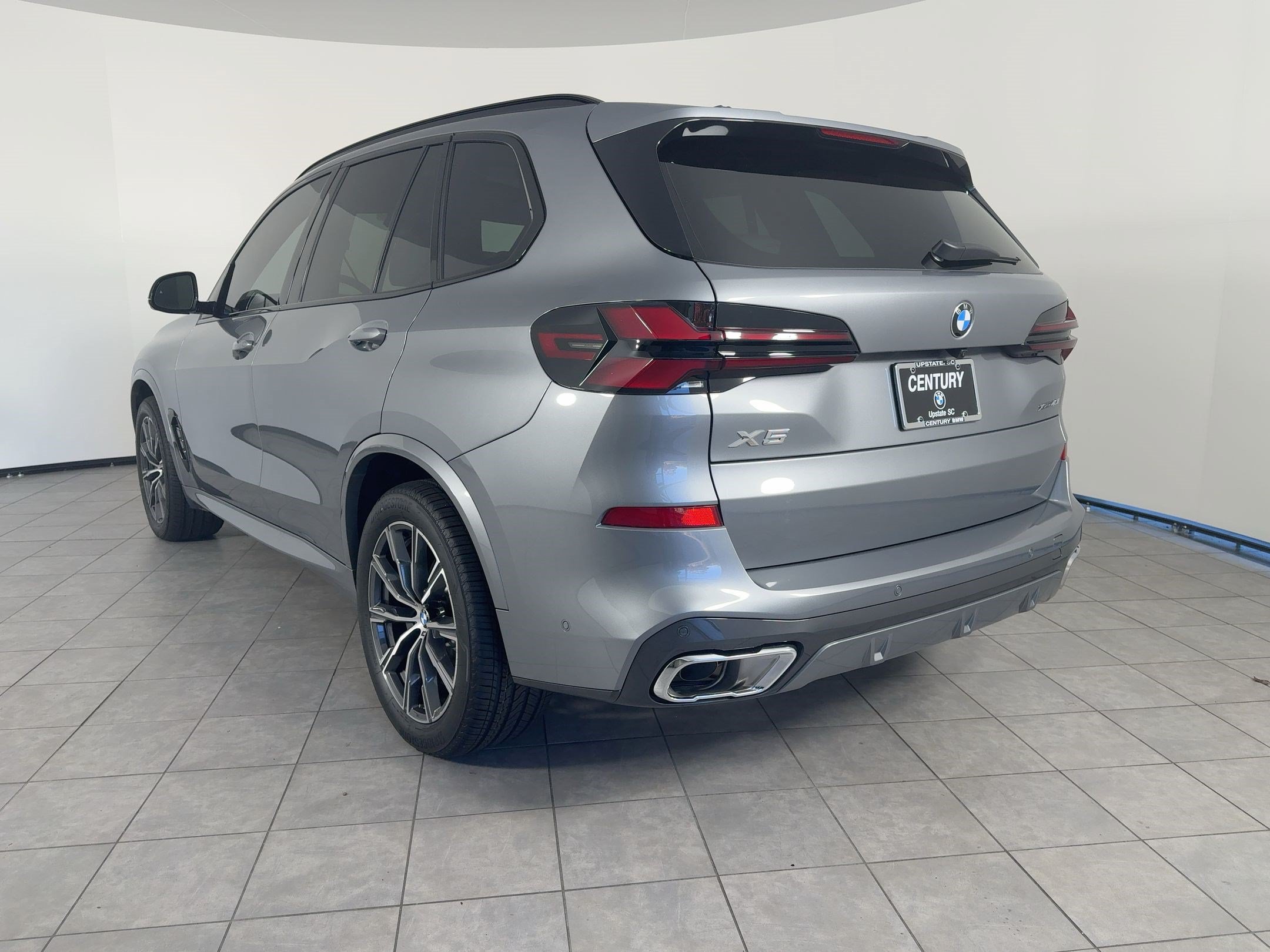 New 2026 BMW X5 xDrive40i w/ M Sport Package AWD/4WD image 3