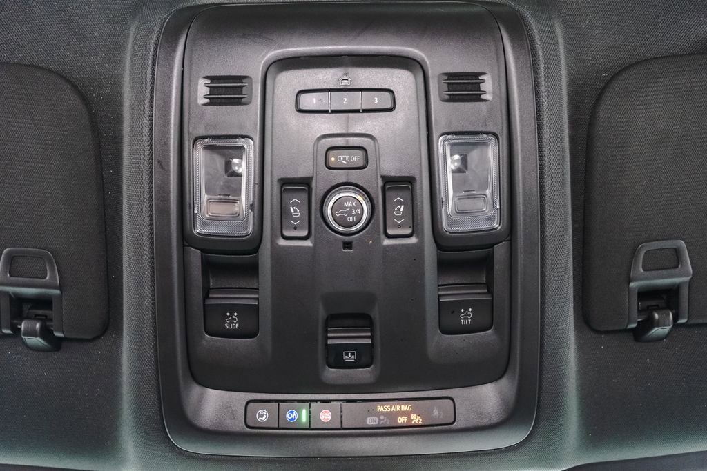Used 2022 GMC Yukon AT4 w/ Technology Package AWD/4WD image 19