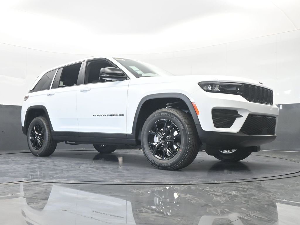 New 2025 Jeep Grand Cherokee Altitude image 57