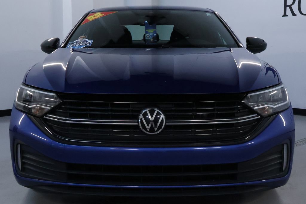 Used 2022 Volkswagen Jetta Sport image 2