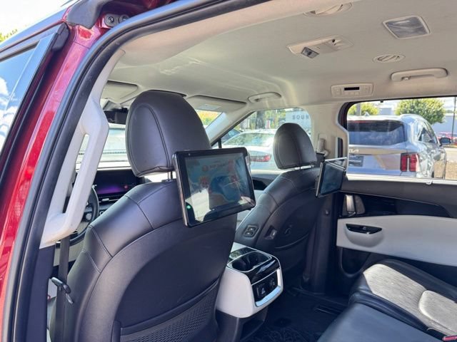 Certified 2023 Kia Carnival SX FWD image 11