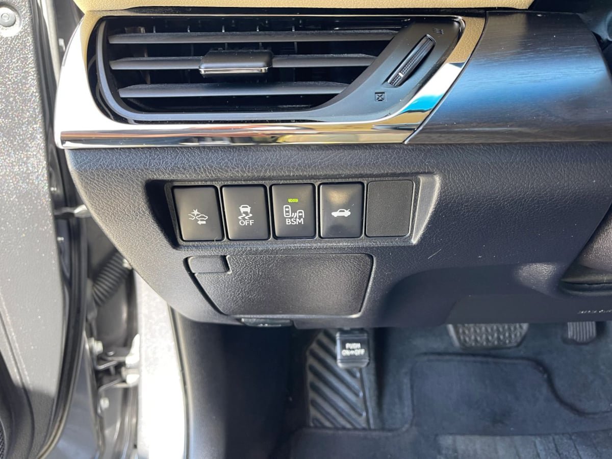 Used 2018 Toyota Avalon XLE Premium w/ Preferred Accessory Package FWD image 30