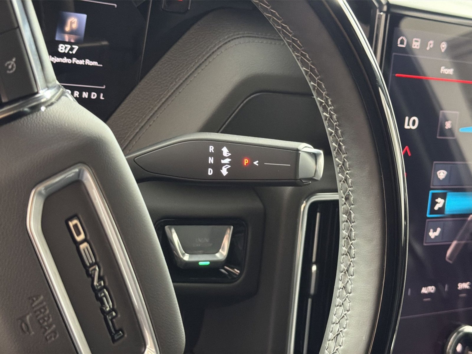 New 2026 GMC Yukon XL Denali w/ Denali Reserve Package image 22