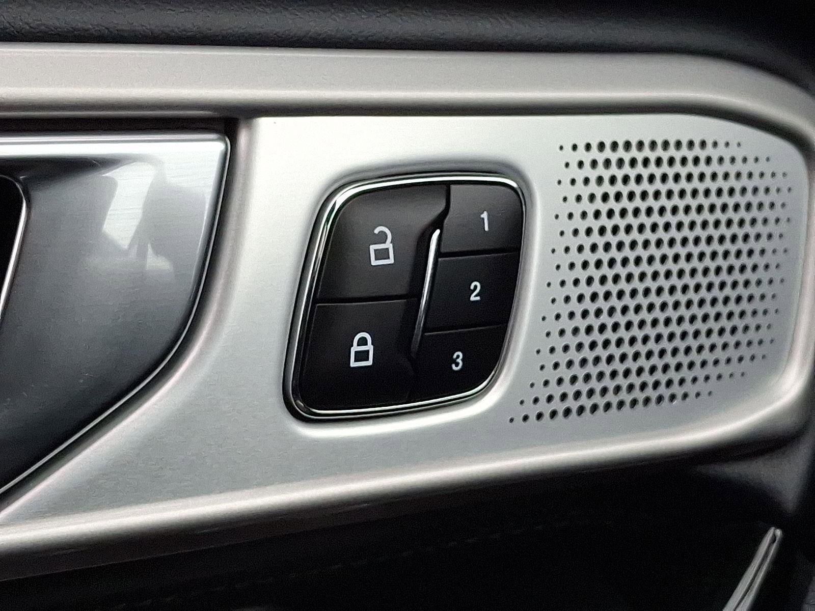 Used 2023 Ford Explorer Platinum w/ Technology Package image 27