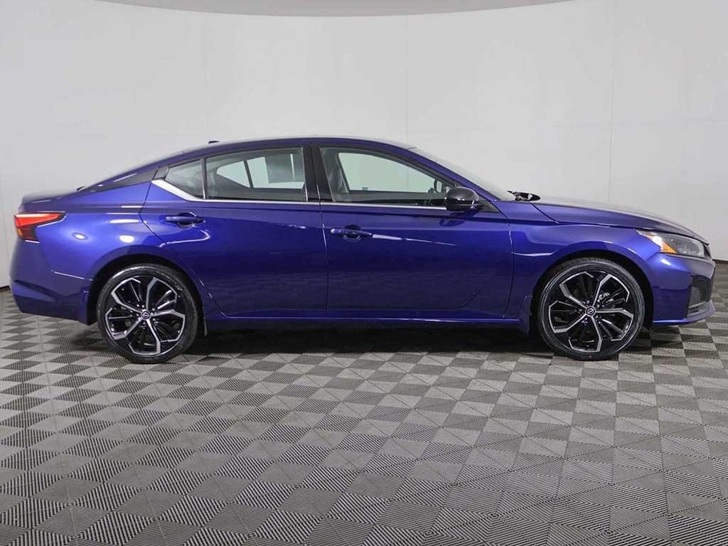 Used 2024 Nissan Altima 2.5 SR w/ SR Premium Package AWD/4WD image 18